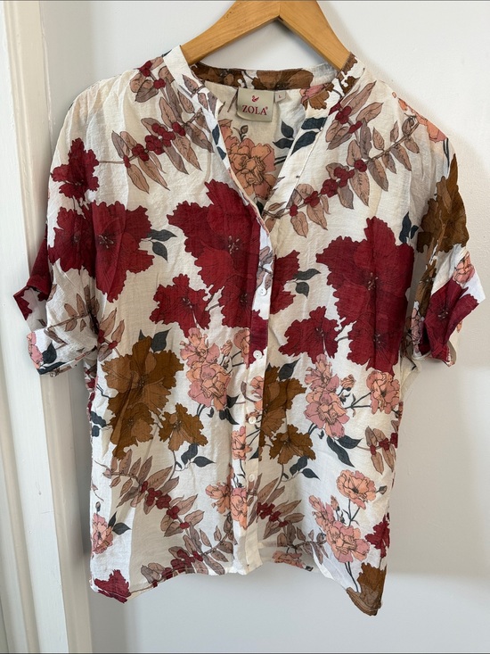 Tops - Women's White Floral Button-Up Top with Red & Brown Blooms